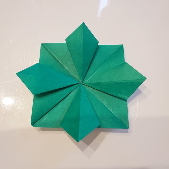 折り紙 ポインセチアの葉っぱの折り方作り方②折る(23)