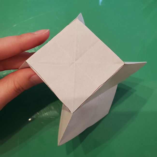 折り紙 ポインセチアの葉っぱの折り方作り方②折る(6)