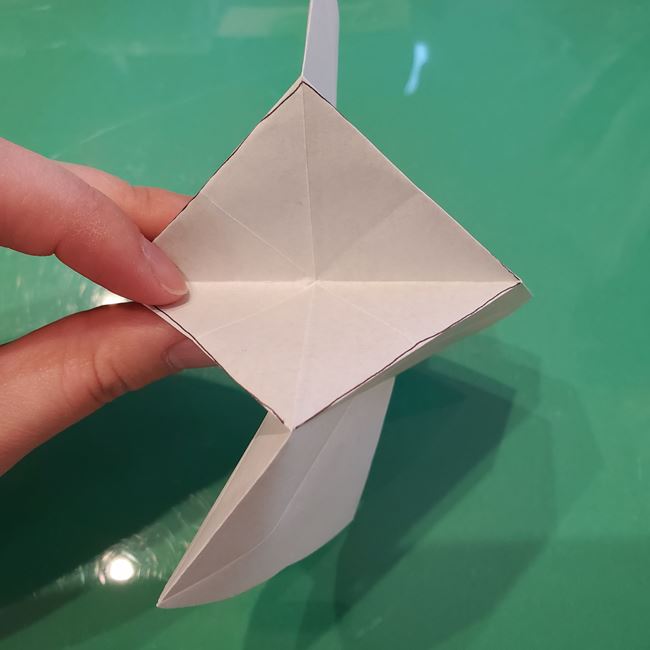 折り紙 ポインセチアの葉っぱの折り方作り方②折る(7)
