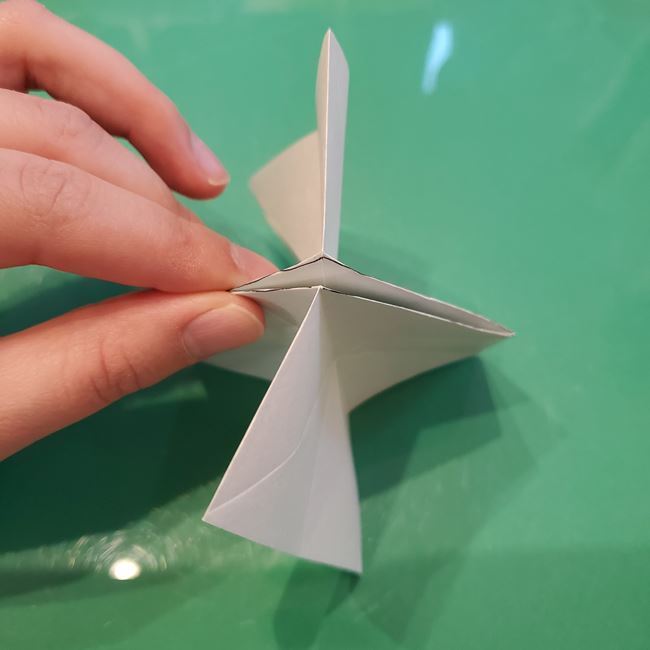 折り紙 ポインセチアの葉っぱの折り方作り方②折る(8)