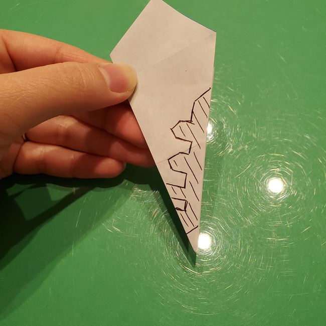 雪の結晶 折り紙を切る方法(13)