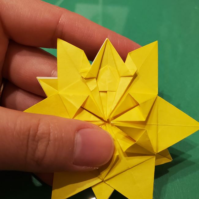 雪の結晶の折り紙 難しい上級者向けの折り方作り方③模様(17)