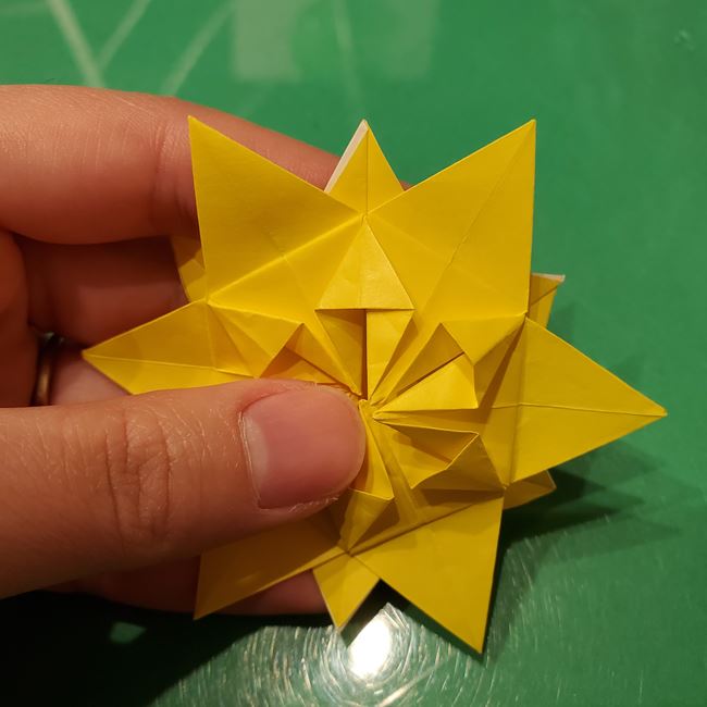 雪の結晶の折り紙 難しい上級者向けの折り方作り方③模様(9)