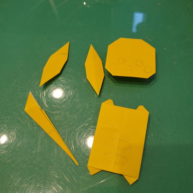 ピカチュウの折り紙 全身で立体的な作り方折り方⑤完成(2)