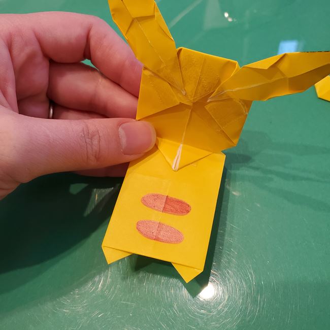 ピカチュウの折り紙 全身で立体的な作り方折り方⑤完成(7)