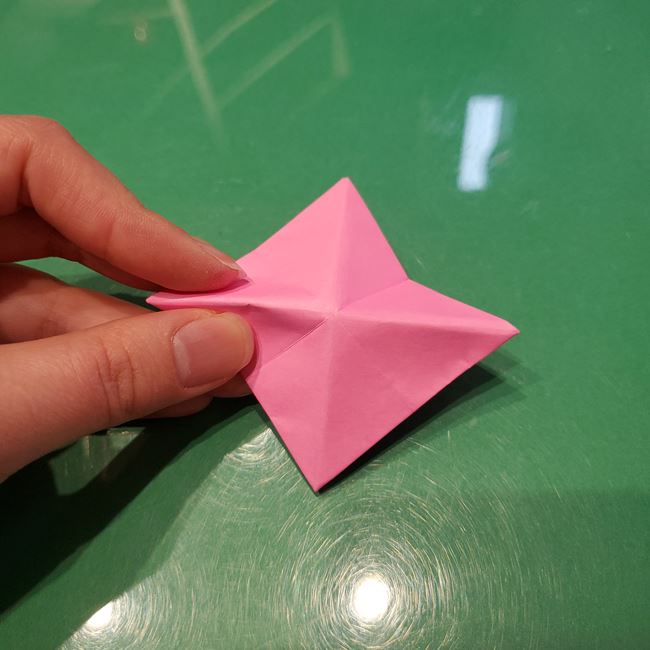 折り紙のこまをハート模様にする折り方作り方③つまみ(9)