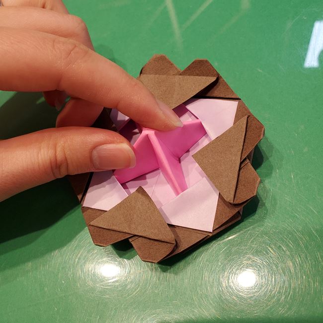 折り紙のこまをハート模様にする折り方作り方④組み合わせ(12)