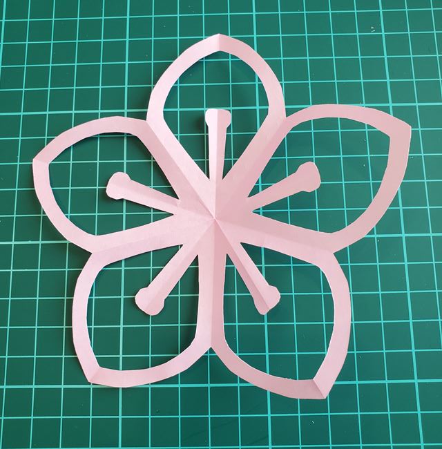 桃の花の折り紙 切り絵の折り方切り方(14)