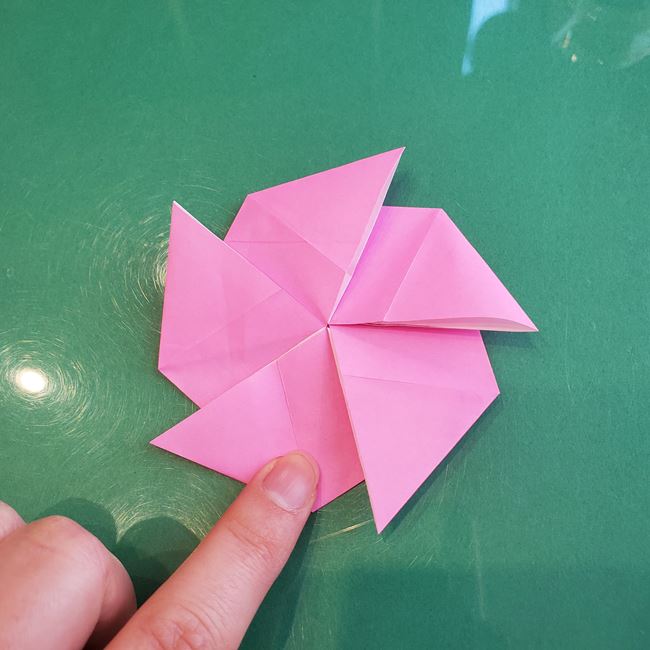 桃の花の折り紙 平面の作り方切り方②花びら(10)