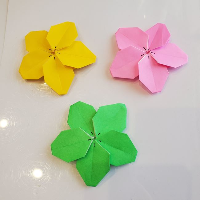 桃の花の折り紙 平面の作り方切り方｜難しいけどかわいいハサミを使った折り方