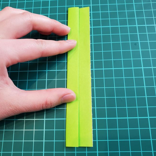 デイサービスにこいのぼりの折り紙製作 折り方作り方②棒(3)