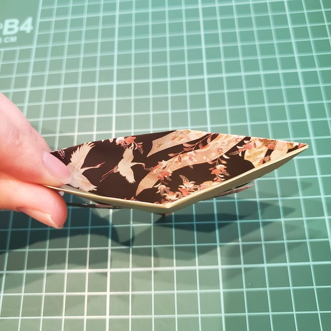 兜の折り紙リースの作り方折り方①かぶと(13)