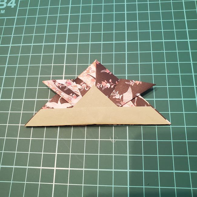 兜の折り紙リースの作り方折り方①かぶと(14)