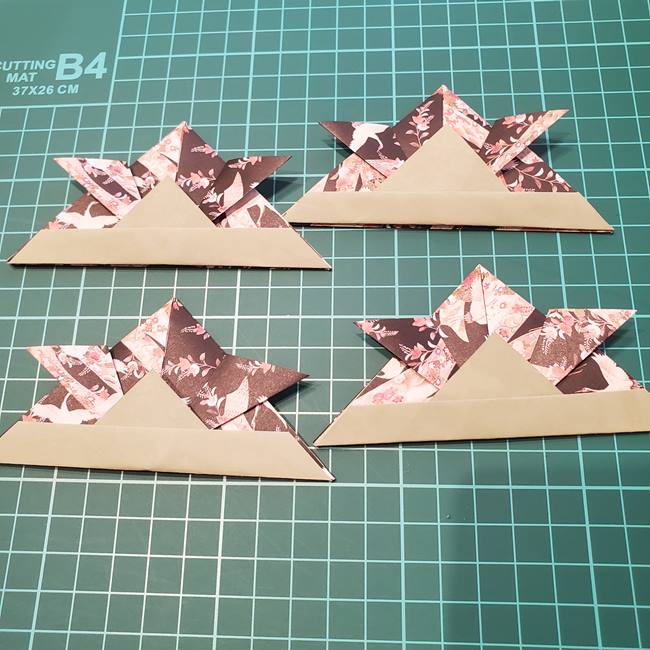 兜の折り紙リースの作り方折り方①かぶと(15)