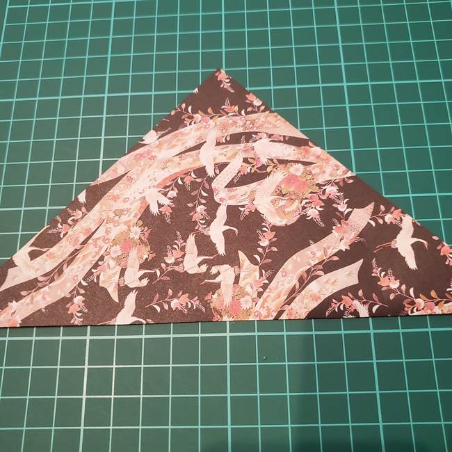 兜の折り紙リースの作り方折り方①かぶと(2)