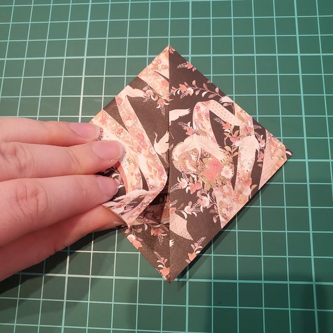 兜の折り紙リースの作り方折り方①かぶと(4)