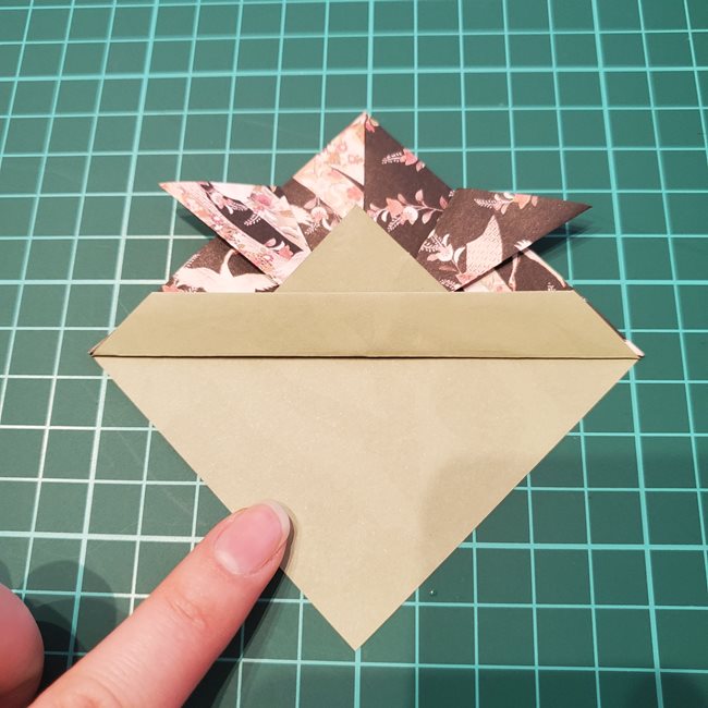 兜の折り紙リースの作り方折り方①かぶと(8)