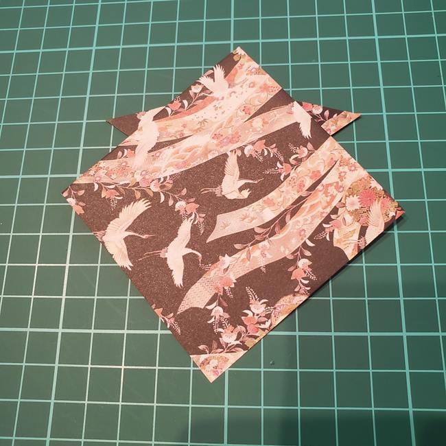 兜の折り紙リースの作り方折り方①かぶと(9)