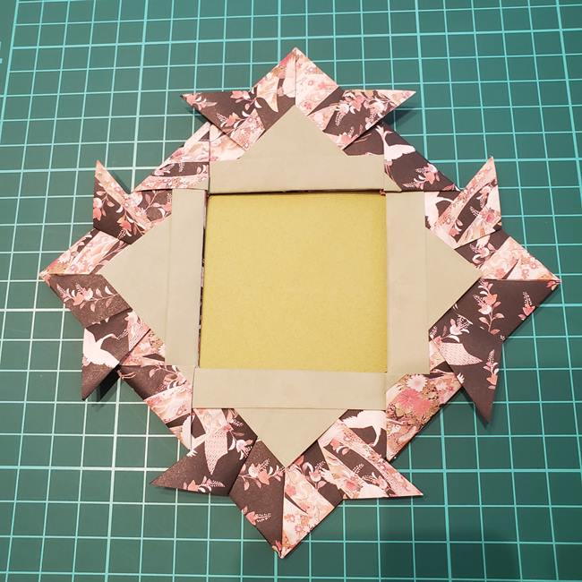兜の折り紙リースの作り方折り方④組み合わせ(12)