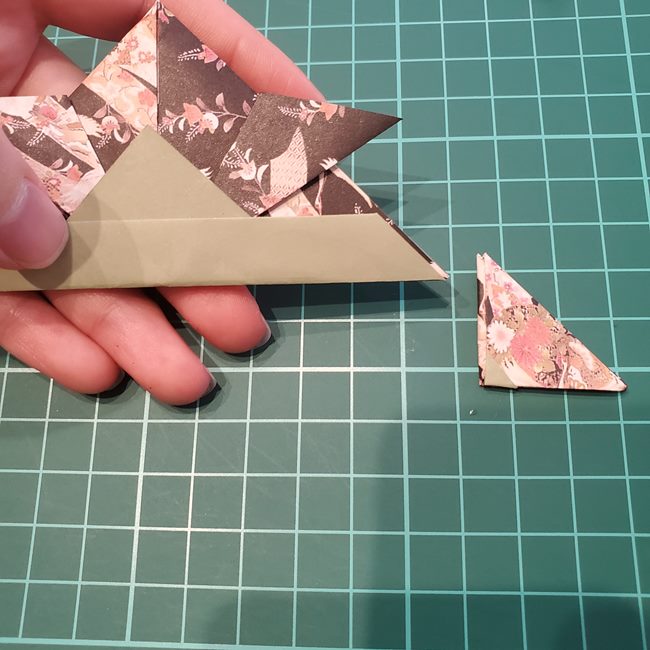 兜の折り紙リースの作り方折り方④組み合わせ(2)