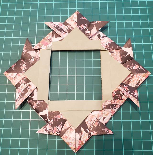 兜の折り紙リースの作り方折り方④組み合わせ(6)