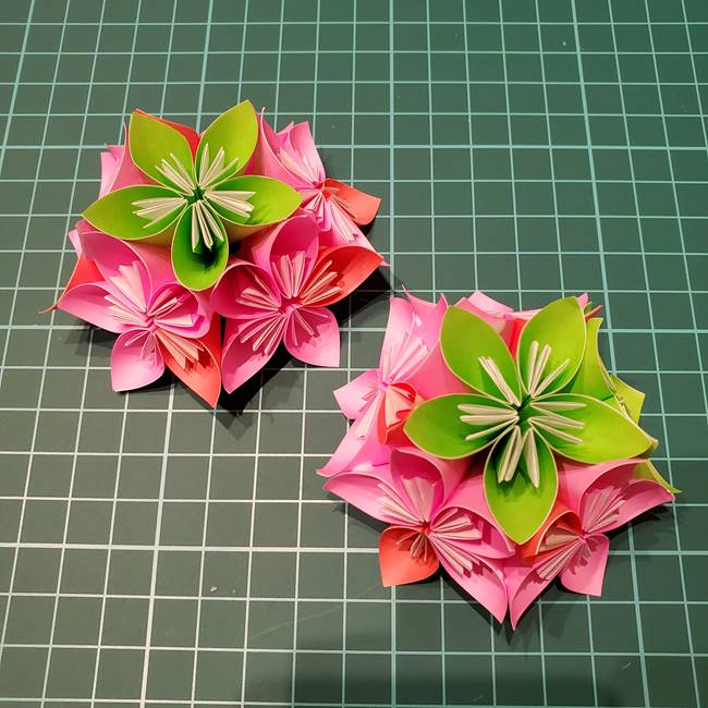 桃の花の折り紙 くす玉の折り方作り方②貼り合わせ(18)