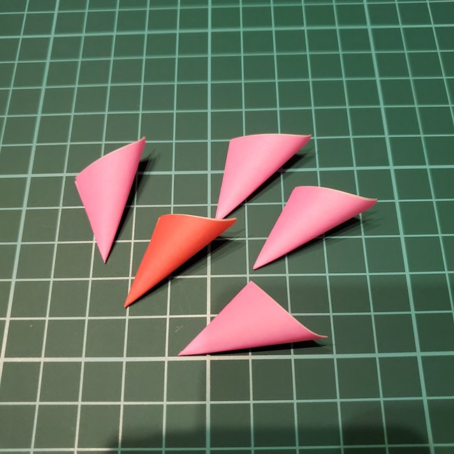 桃の花の折り紙 くす玉の折り方作り方②貼り合わせ(2)