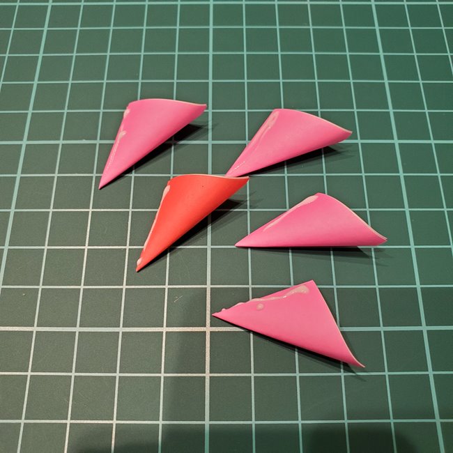 桃の花の折り紙 くす玉の折り方作り方②貼り合わせ(3)