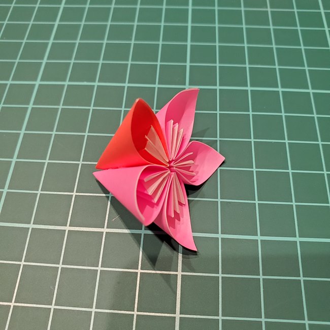 桃の花の折り紙 くす玉の折り方作り方②貼り合わせ(7)