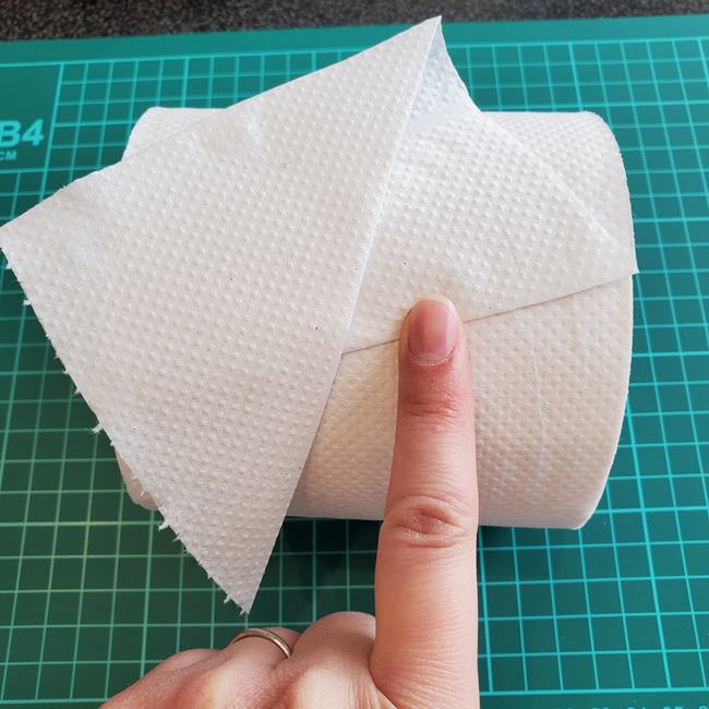 トイレットペーパーの折り紙 クローバーの折り方は簡単 四つ葉の飾り折りでおしゃれに 子供と楽しむ折り紙 工作