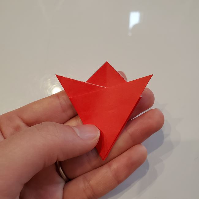 カーネーションの折り紙 簡単で小学生の子どもでも作れる平面の折り方作り方①花(6)