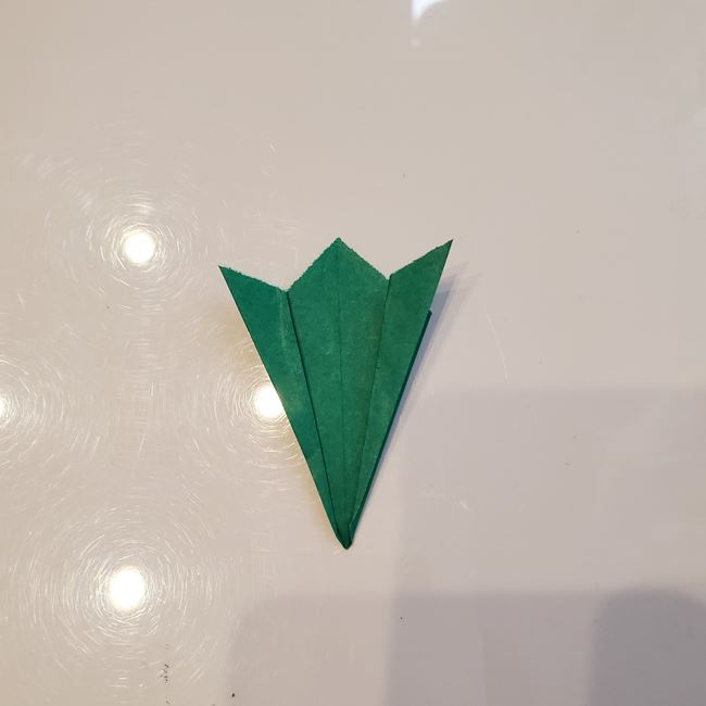 カーネーションの折り紙 簡単で小学生の子どもでも作れる平面の折り方作り方②花芯(10)