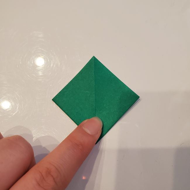 カーネーションの折り紙 簡単で小学生の子どもでも作れる平面の折り方作り方②花芯(6)