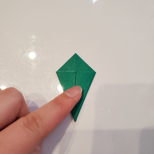 カーネーションの折り紙 簡単で小学生の子どもでも作れる平面の折り方作り方②花芯(7)