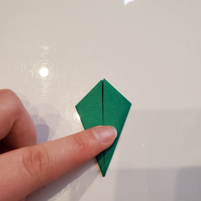 カーネーションの折り紙 簡単で小学生の子どもでも作れる平面の折り方作り方②花芯(8)