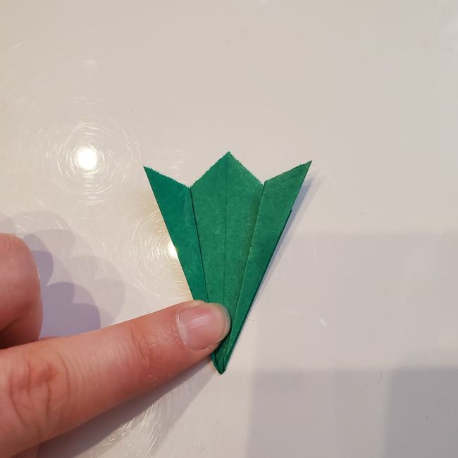 カーネーションの折り紙 簡単で小学生の子どもでも作れる平面の折り方作り方②花芯(9)