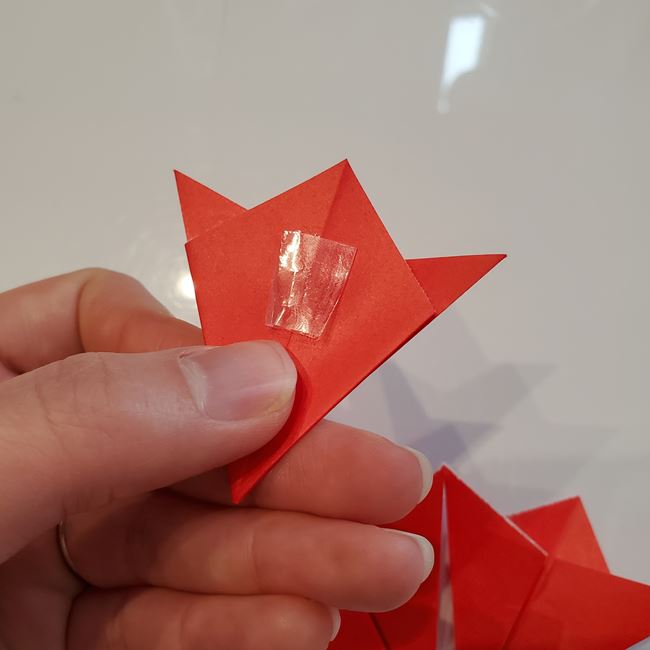 カーネーションの折り紙 簡単で小学生の子どもでも作れる平面の折り方作り方④(2)