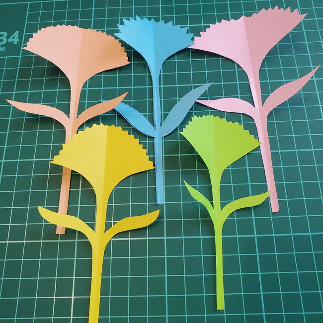 カーネーションの折り紙の切り絵 簡単な作り方折り方(7)