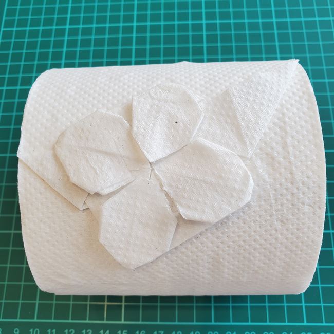 トイレットペーパー折り紙 クローバーの折り方作り方(23)