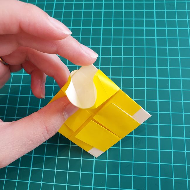 折り紙メダル クローバーの折り方 1枚で作れる作り方(16)