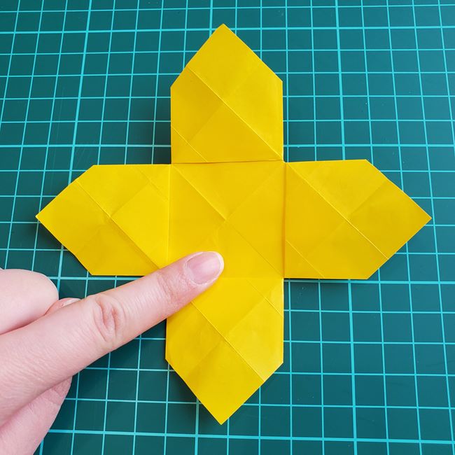 折り紙メダル クローバーの折り方 1枚で作れる作り方(18)