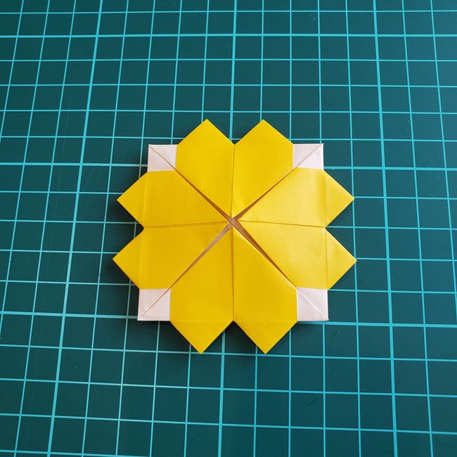 折り紙メダル クローバーの折り方 1枚で作れる作り方(21)