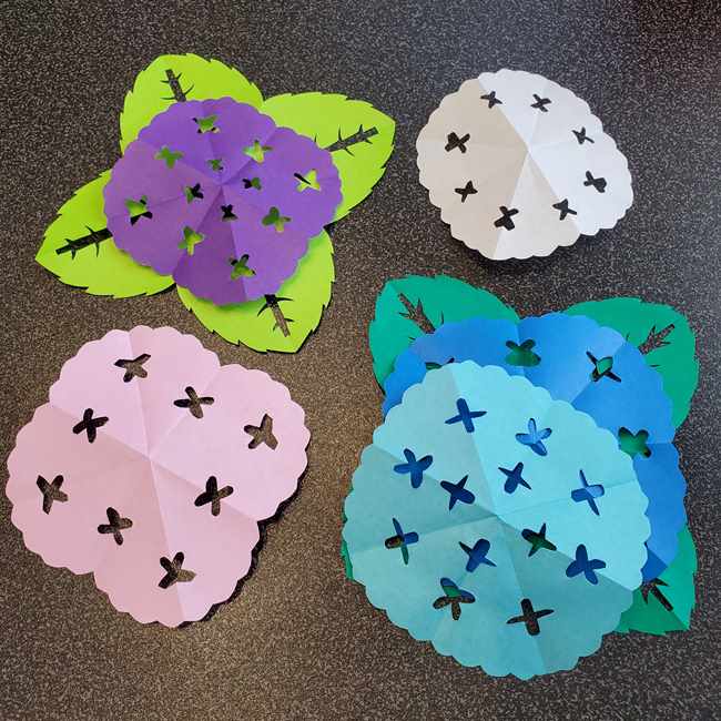 紫陽花の折り紙の切り方 切り絵なら子どもも簡単 あじさい製作 作り方をご紹介 子供と楽しむ折り紙 工作
