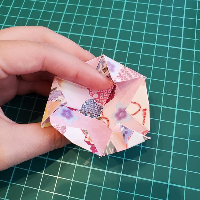 折り紙で立体の傘を1枚でつくる作り方①かさ(27)