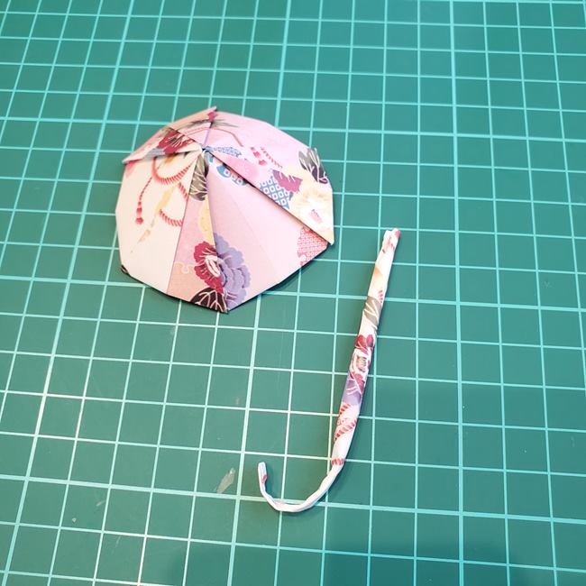 折り紙で立体の傘を1枚でつくる作り方②柄(10)