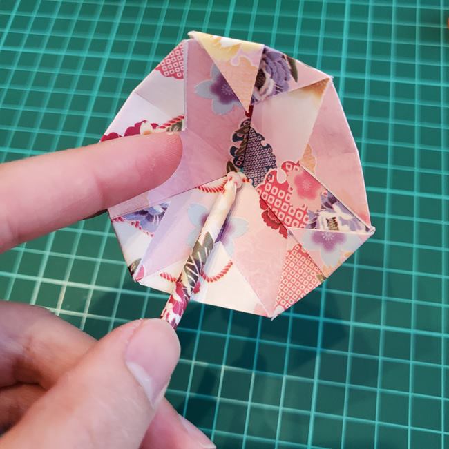 折り紙で立体の傘を1枚でつくる作り方②柄(12)