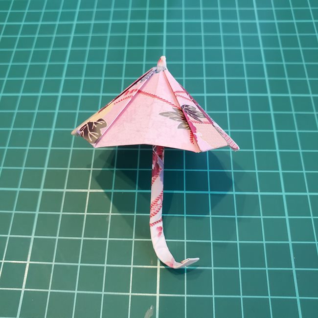 折り紙で立体の傘を1枚でつくる作り方②柄(14)