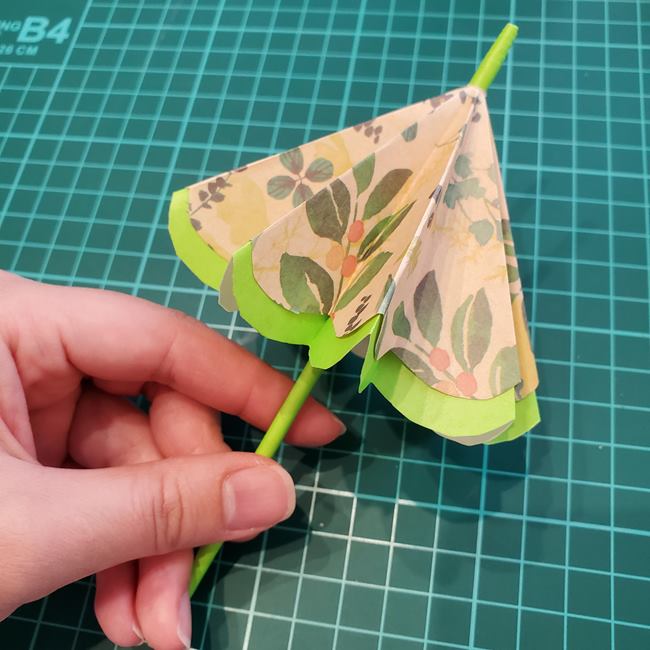 折り紙の傘 開くし動く折り方作り方③組み立て(20)