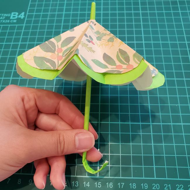 折り紙の傘 開くし動く折り方作り方③組み立て(22)