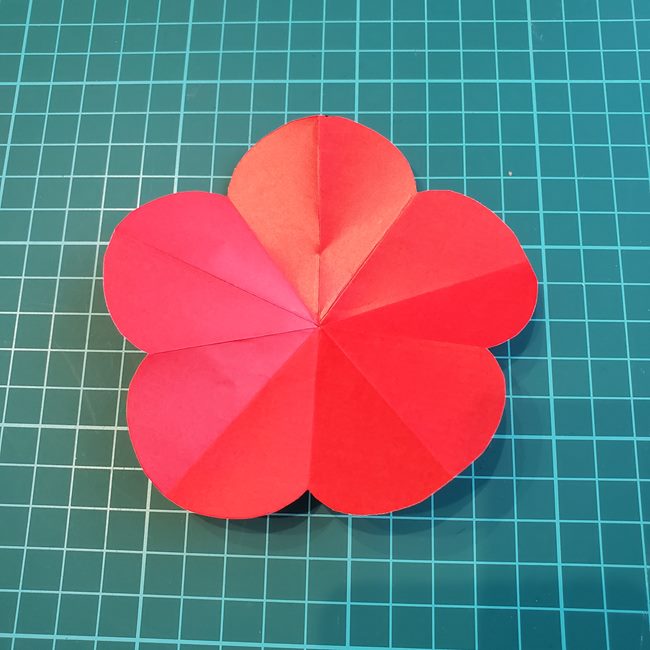 折り紙の花 簡単に一枚で平面に切る切り方折り方(11)